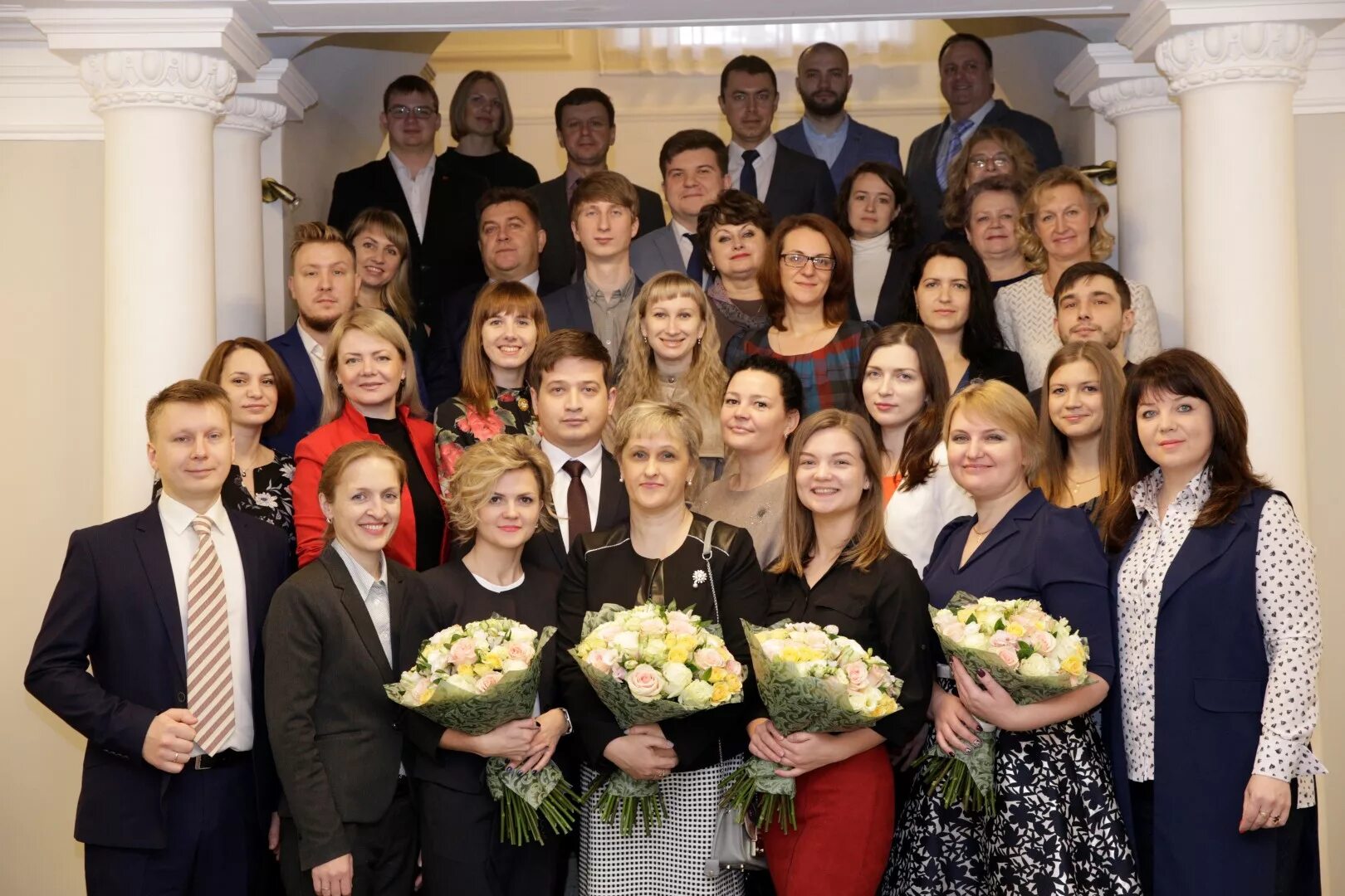 работники государственных служб. налоговая служба. работники государственных служб. государственные служащие. работники государственных служб.