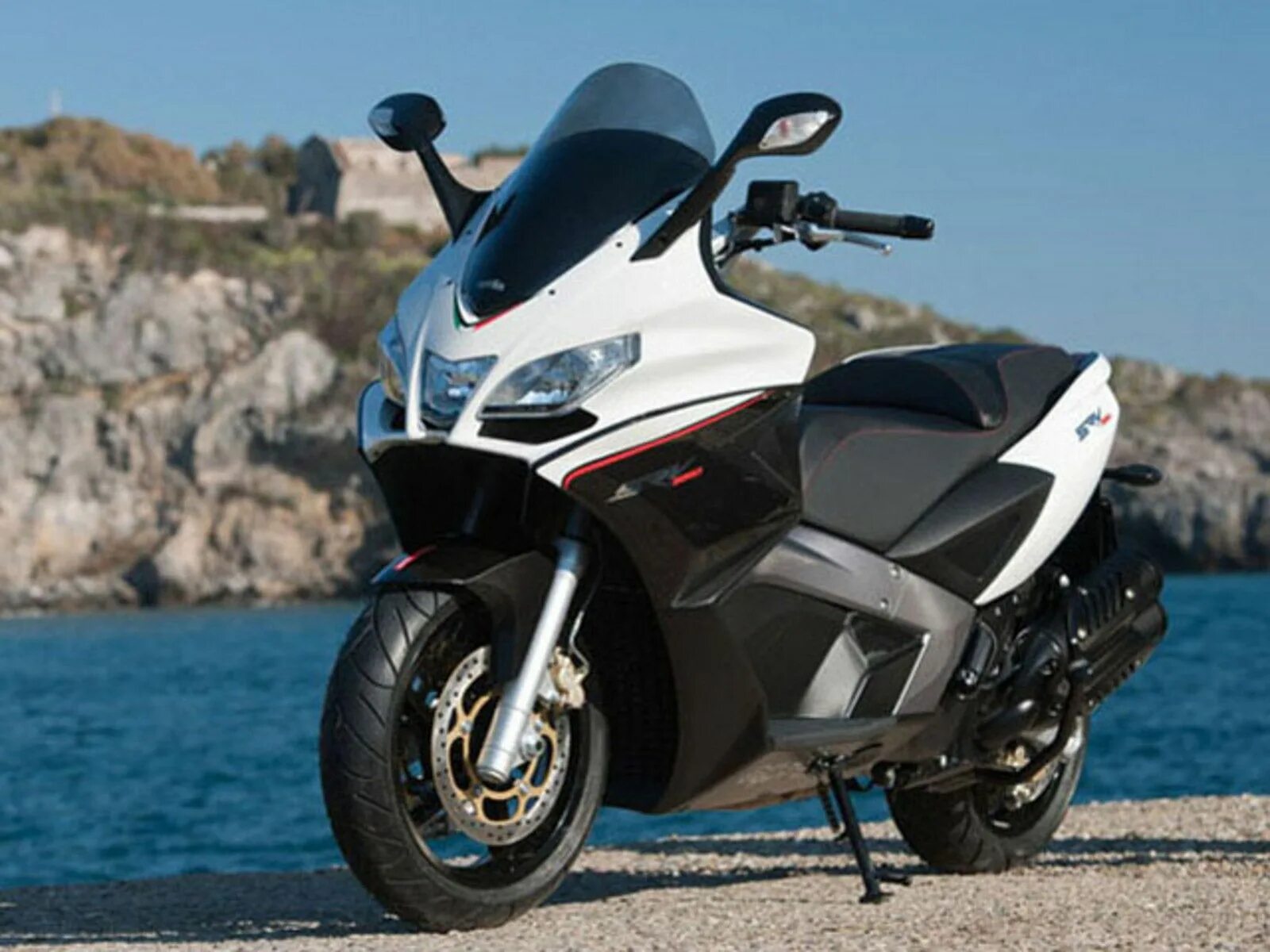 Aprilia 850 макси скутер. Скутер Aprilia SRV 850. Априлия 850 максискутер. Априлия СРВ 850. Мощный мопед