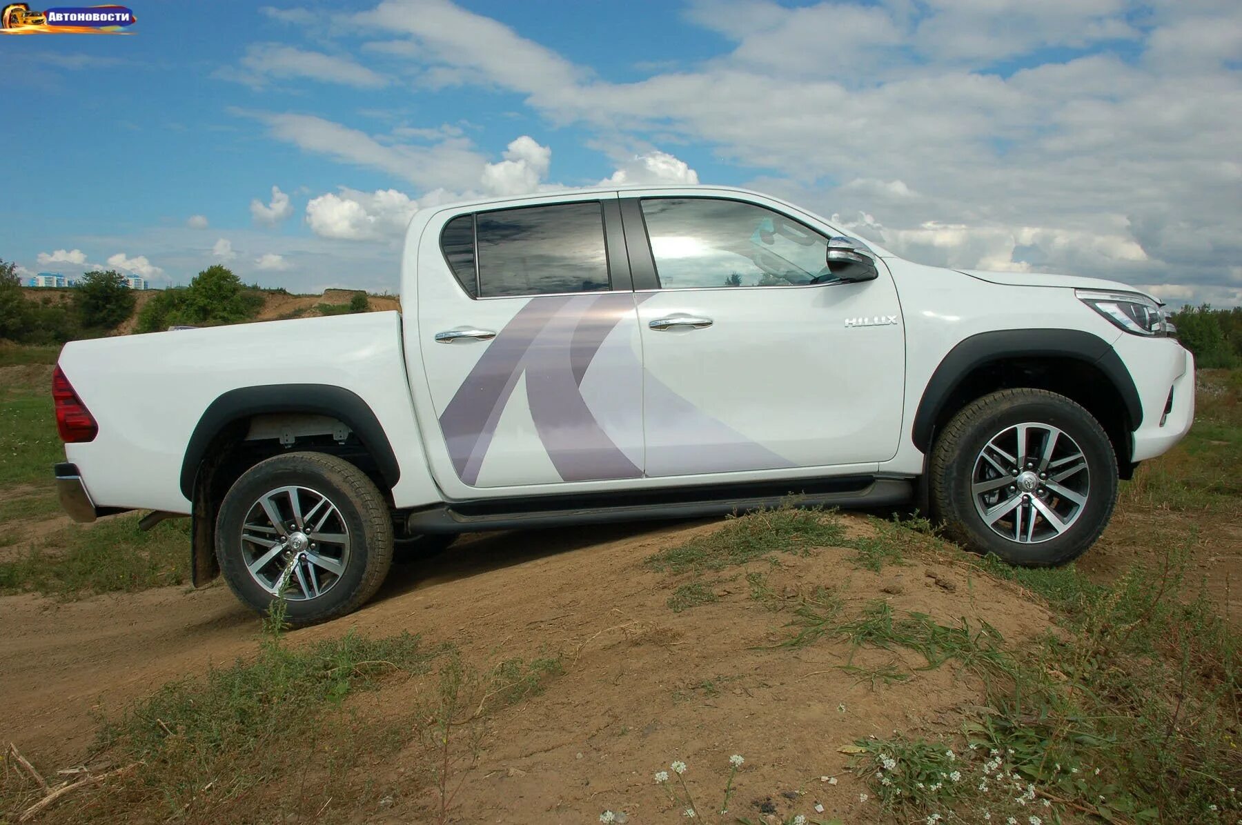 Isuzu d-max 2017. пикап теста. митсубиси л200 2015. пикап теста. Mitsubishi l200 5 поколение.