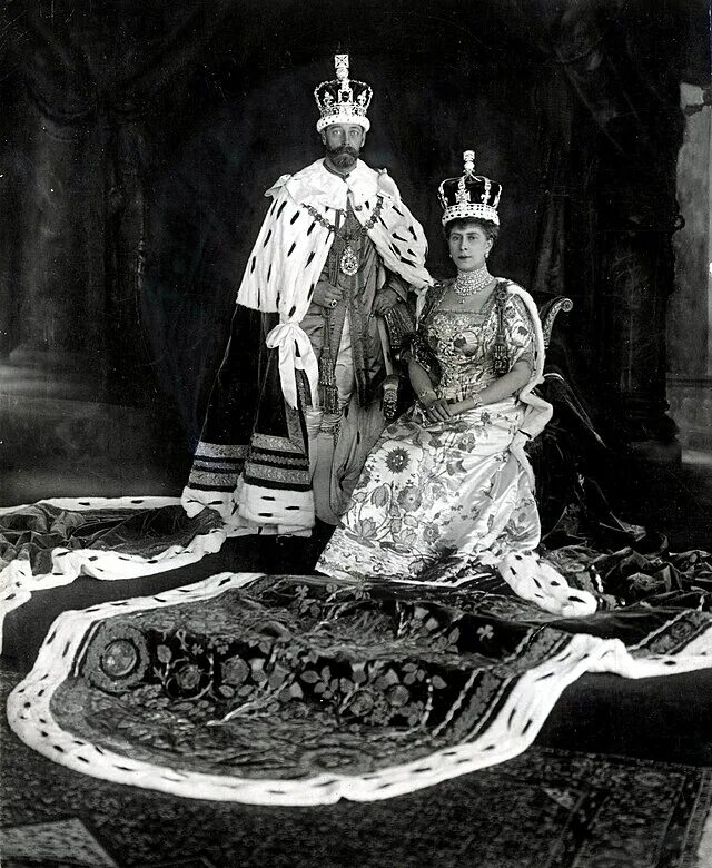 Queen george. Queen george. Queen george. Фредди меркьюри поет. Queen george.