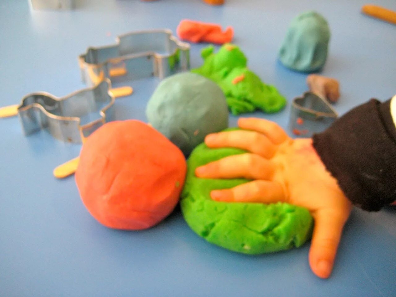 Что делать если пластилин засох. How to make Play Dough for children. Засыхающий пластилин. Какие поделки можно сделать из пластилина который сразу засыхает. Playdough make a Toy.