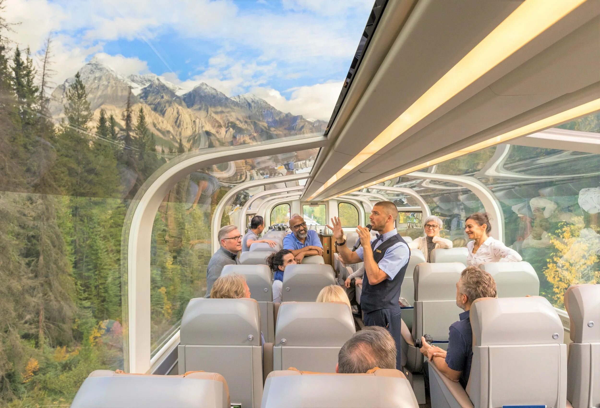 Rocky Mountaineer (Канада). Rocky Mountaineer поезд. Поезд на Мачу Пикчу. Rocky Mountaineer внутри. Поездка с пересадками