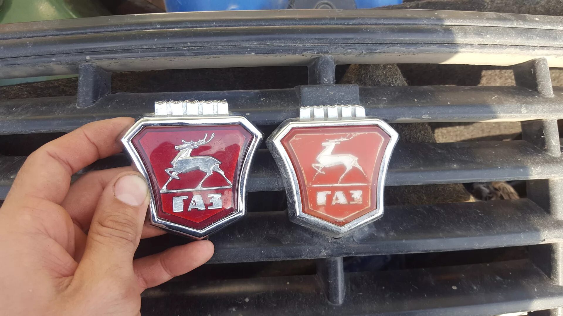 Газ 3110 шильд. Эмблема решетки радиатора газель некст. Шильдик газели 3302. Шильдик газель на бампер. Шильдик газель бизнес.