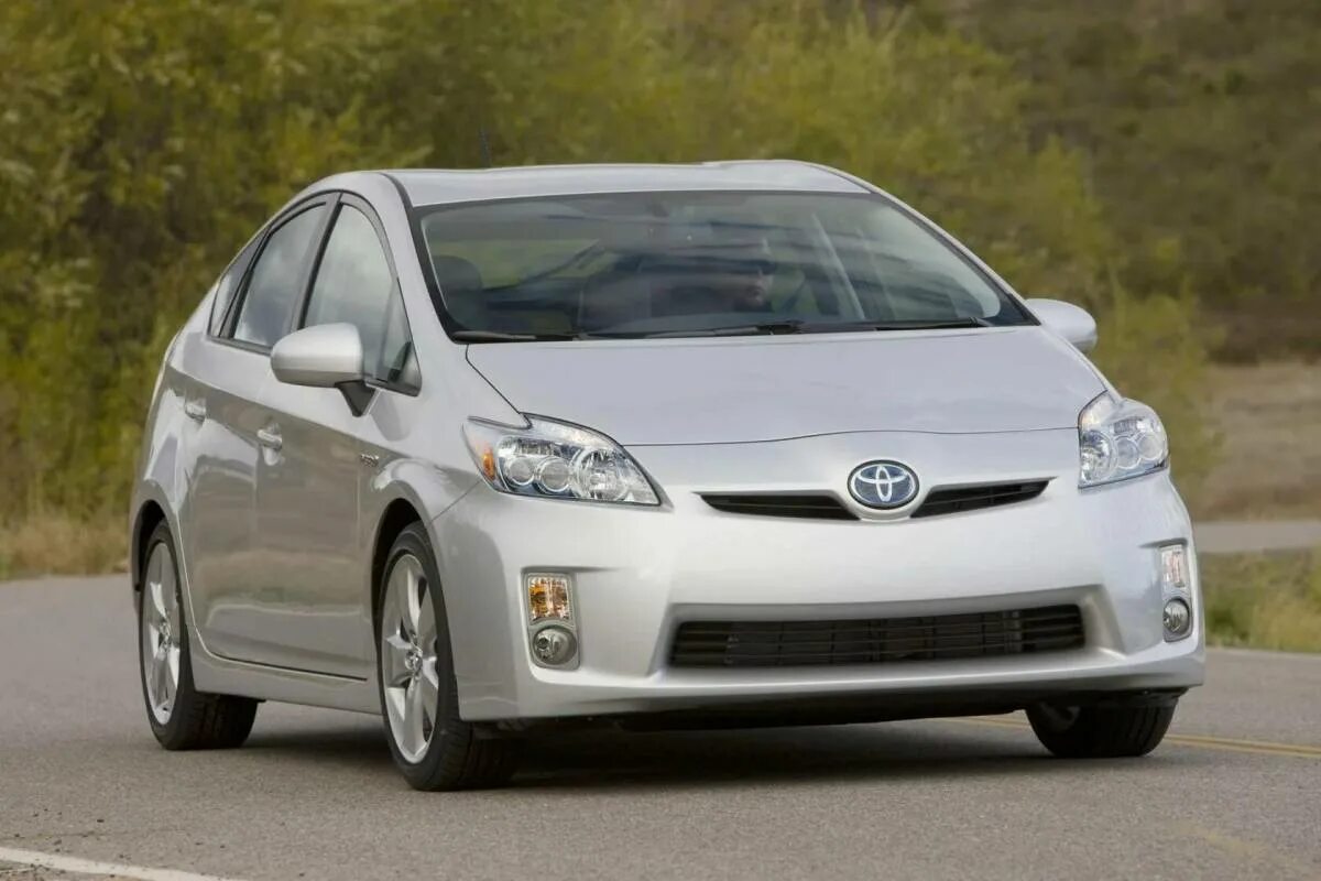 Новые выпуски тойот. Toyota Prius (zvw30) '2009–2011. Toyota Prius 2009. Тойота Приус 2010. Toyota Prius 3.