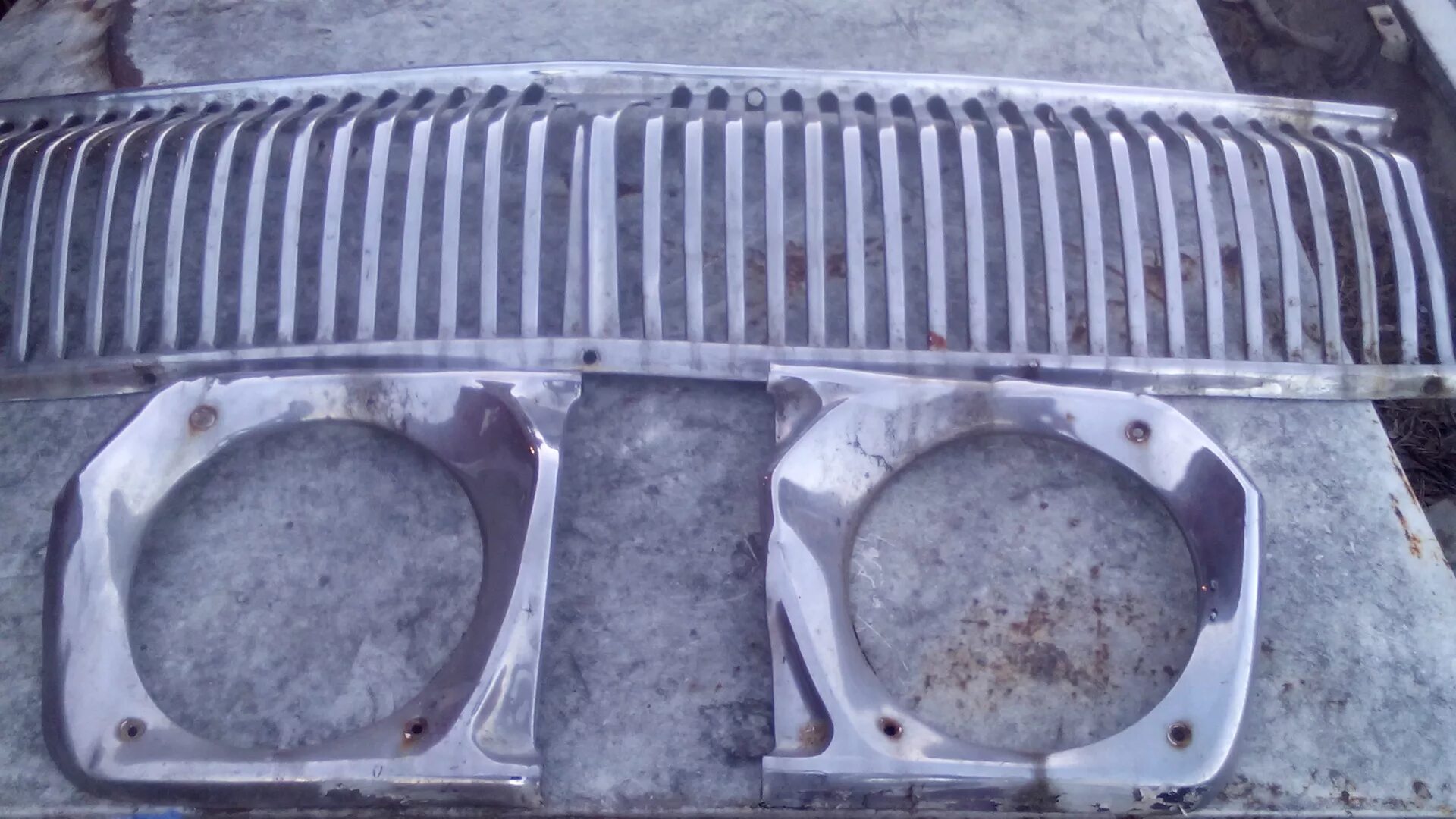 Запчасти на волгу газ 2410. Запчасти газ 24. Штатные принадлежности газ 24. Волга газ 24 10 бежевая. Газ 24 двойная решетка.