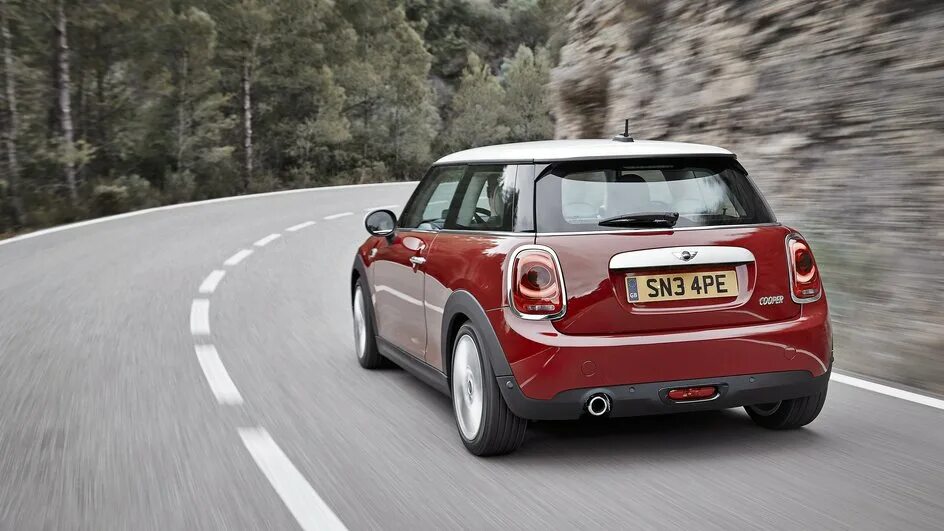 Мини купер мощность. Мини купер седан. мини купер 100. mini cooper 2016. вес мини купера.