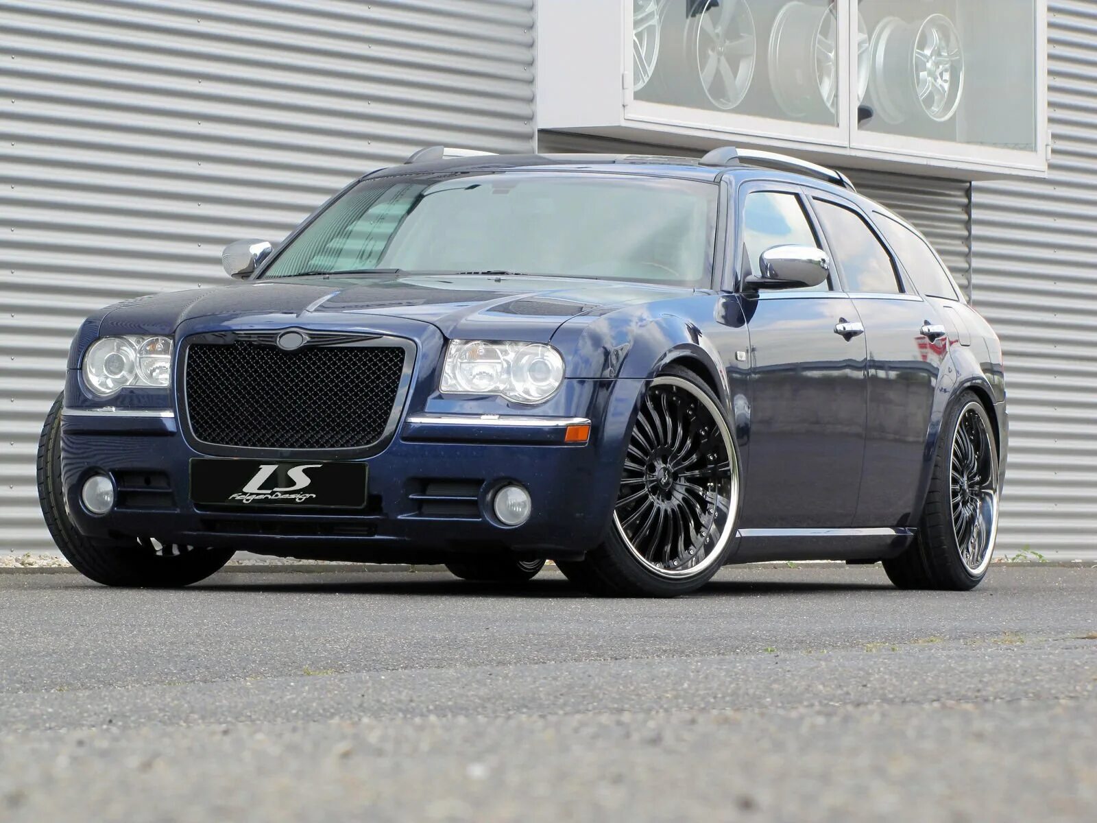 Крайслер 300с универсал. Chrysler 300c LX. Dodge Magnum 300c Tuning. Chrysler 300c Tuning.