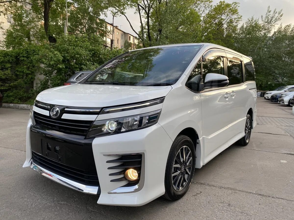 Toyota Voxy 2015. Тойота Вокси 2015 года. Toyota Voxy 3. Toyota Voxy 2010.