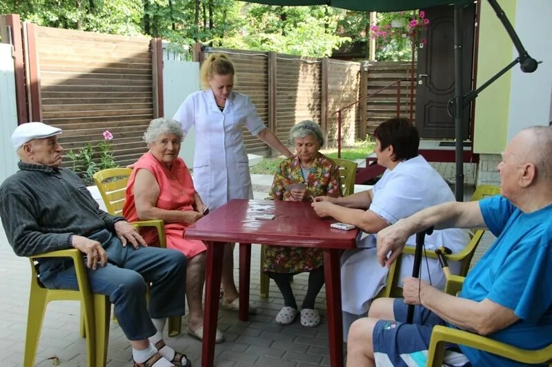 Пансионат для престарелых в воронеже. Пенсионеры в санатории. Дом престарелых в большой Орловке. Дом для пожилых в Скалистом. Пансионат любви.