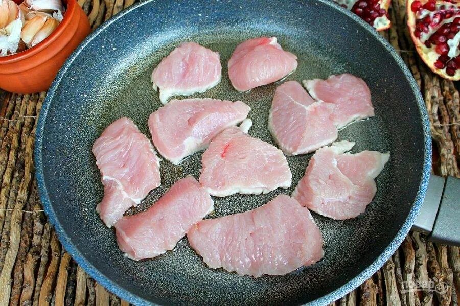 Как быстро и вкусно приготовить филе индейки. Филе индейки на сковороде. приготовление филе индейки. филе индюшки на сковороде. филе голени индейки на сковороде.