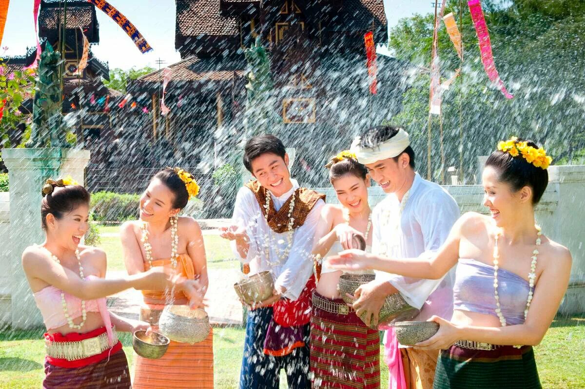 Каникулы в таиланде 2018. Songkran (Сонгкран) в Таиланде. Тайский новый год Сонгкран. Тайский новый год - фестиваль Сонгкран. Тайланд апрель праздник Сонгкран.