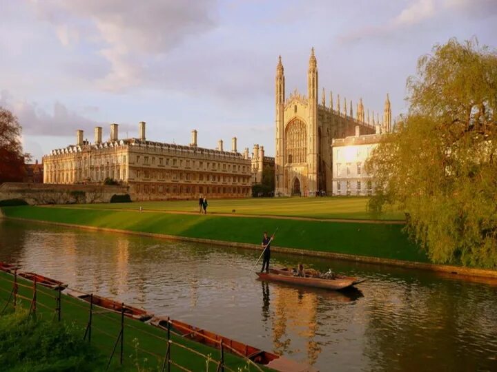 парк стоурхед, англия тропы. котсуолд хилс англия. дурхем. A town the south of england. A town the south of england.
