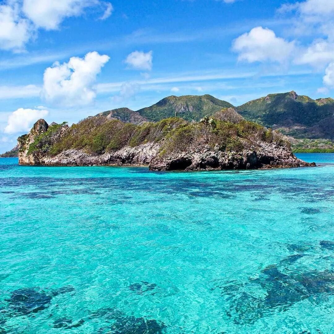 Остров провиденсия колумбия. Остров гренада фото. Карибский бассейн гренада. Остров сен-бартелеми в карибском. Острова кайман.