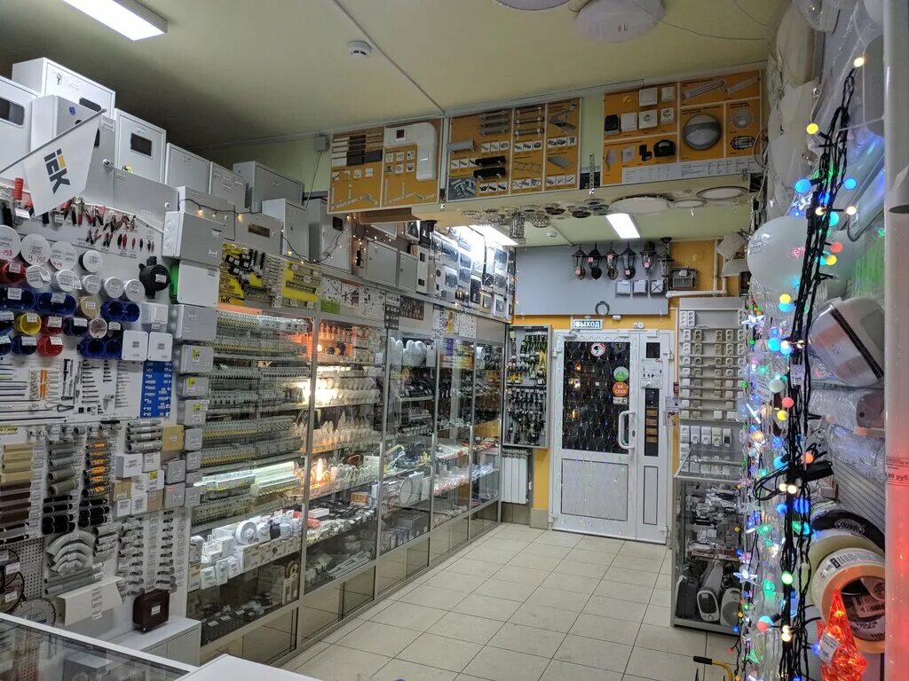 магазин электротоваров. стенды для электротоваров. работающие магазины электротоваров. электротовары выкладка. работающие магазины электротоваров.