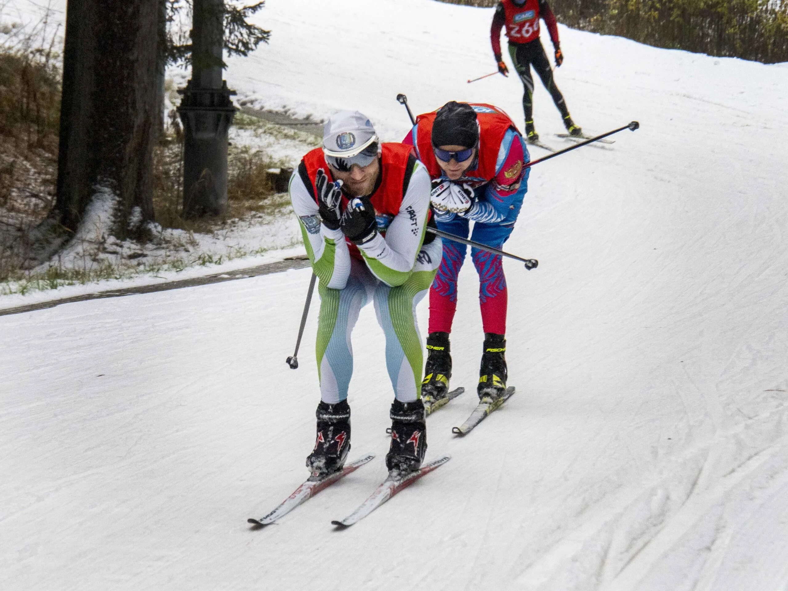 Хмао югра спорт. Биатлонный центр Ханты-Мансийска. Биатлонная трасса Ханты-Мансийск. Юношеская сборная Югры биатлон. Трасса биатлона Ханты Мансийск.