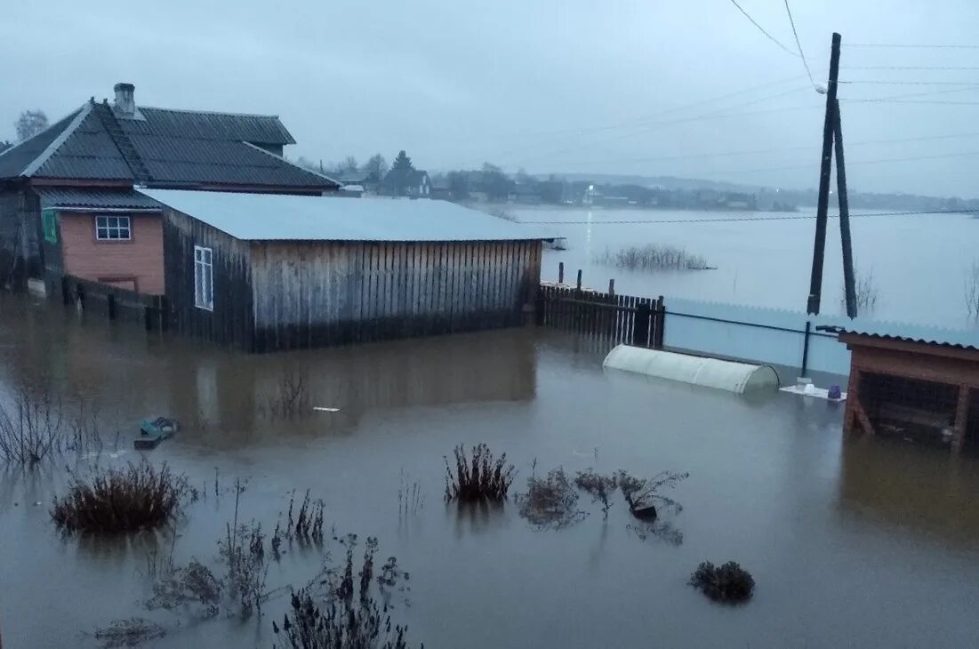 Паводок новоузенск. Паводок в Костромской области 2022. Весенний паводок. Паводок затопление. Наводнение в Волгограде.