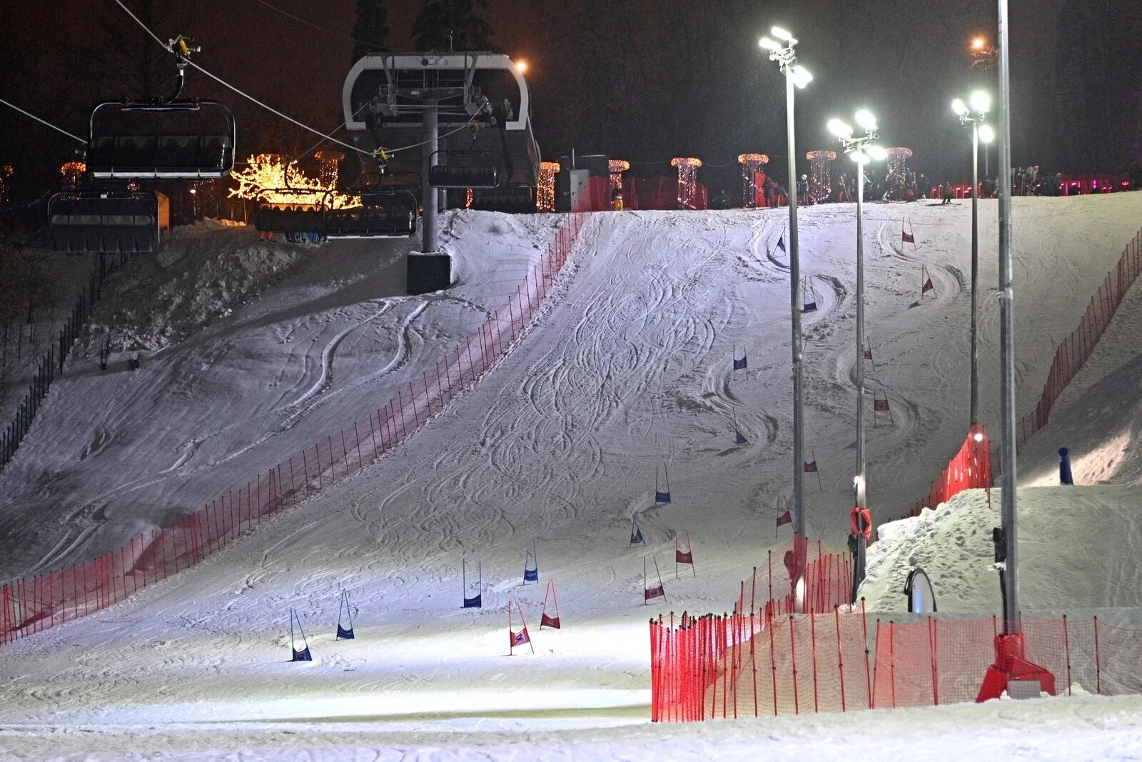 Спорткомплекс воробьевы горы. Горнолыжный спуск воробьевы горы. Воробьёвы горы москва горнолыжный склон. Горнолыжный кластер воробьевы горы. Горнолыжка воробьевы горы.