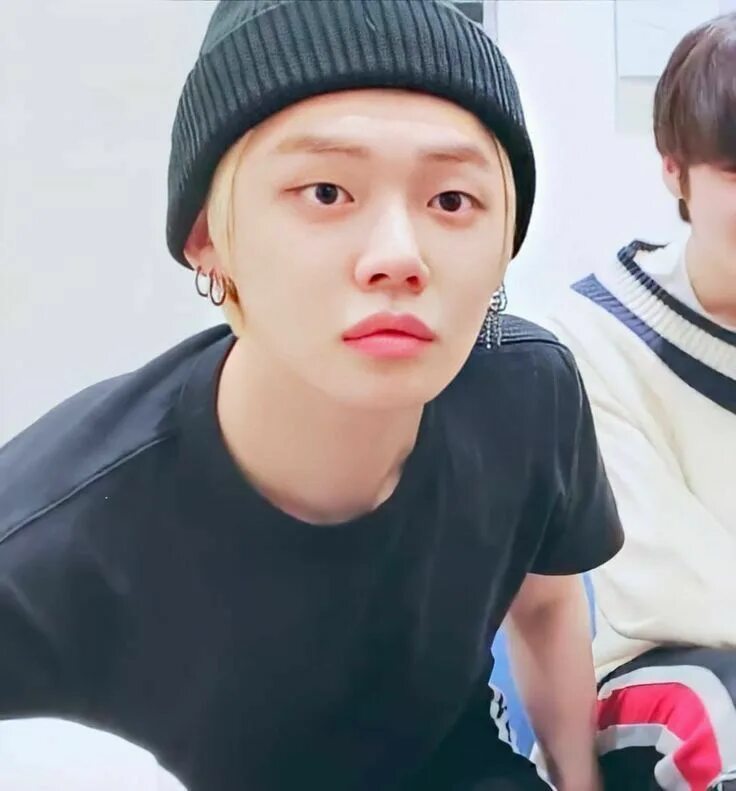Енджун рост txt. Енджун и бомгю. Ёнджун txt. Тэхен txt концерт. Choi yeonjun boyfriend material.