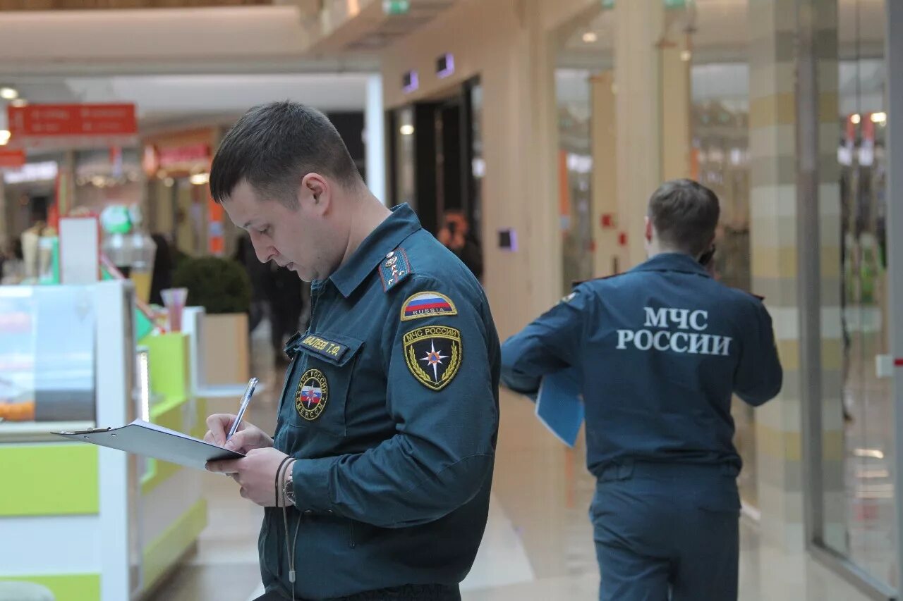 Проверки бизнес центров. Трудовые мигранты деньги. Проверки бизнес центров. Переговоры. Контрагент фото.