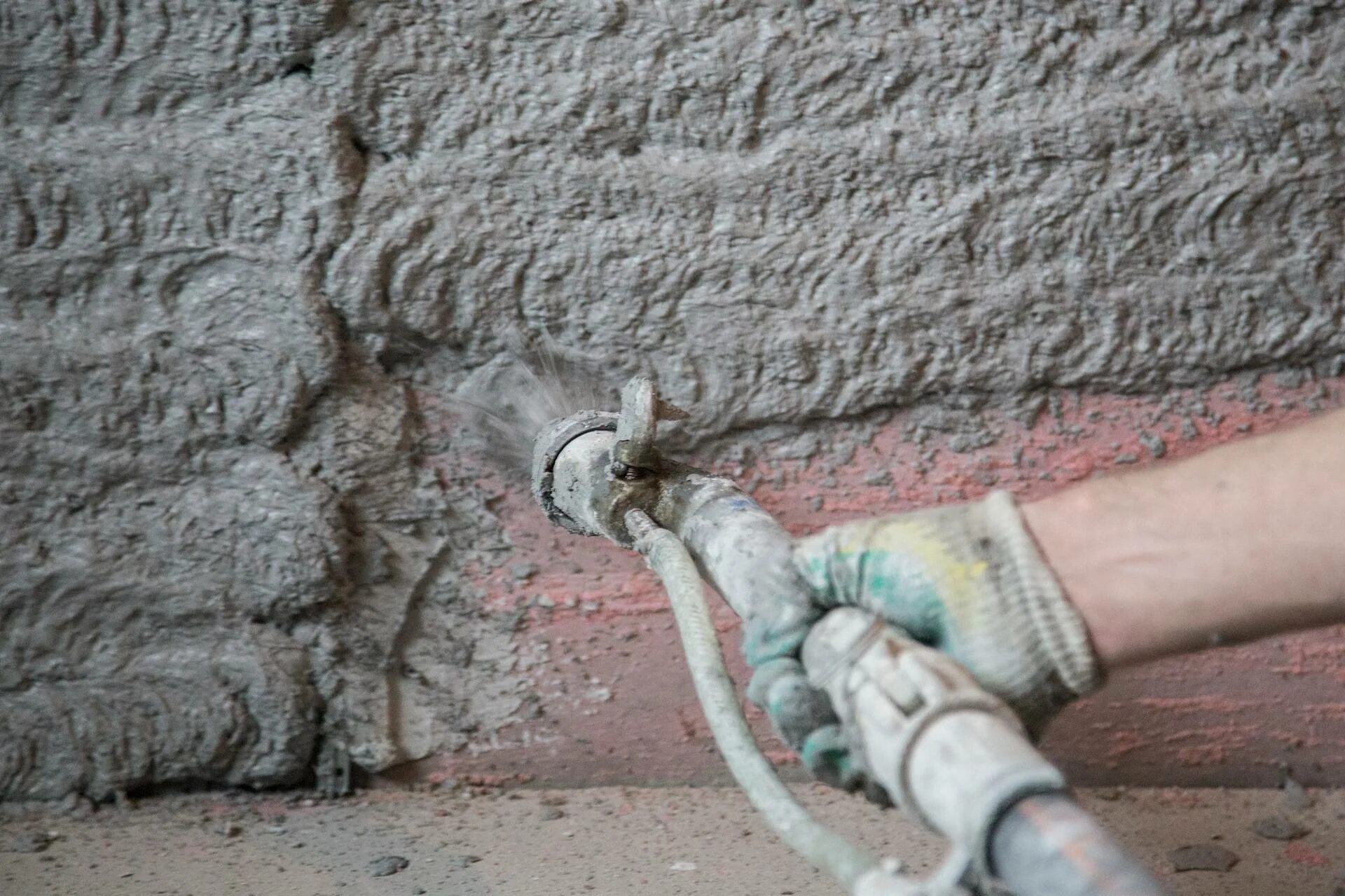 Механизированное оштукатуривание стен. Машинная штукатурка стен. Цементная Машинная штукатурка. Механизированная гипсовая штукатурка. Купить штукатурку ростов