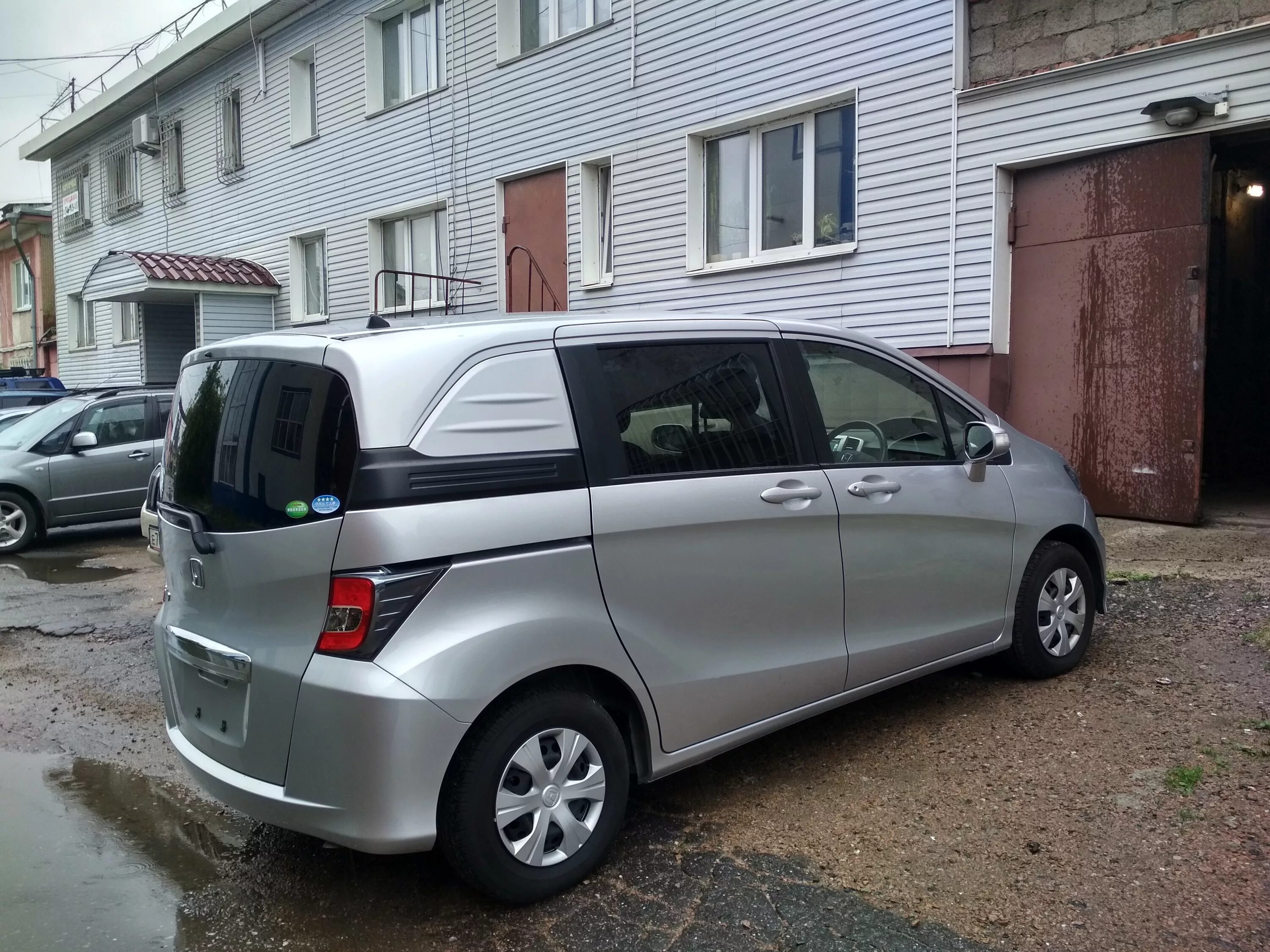 Фрид спайк характеристики. Honda freed Spike. Honda freed Spike 2014. Honda freed Minivan 2014. Хонда Фрид Спайк минивэн.