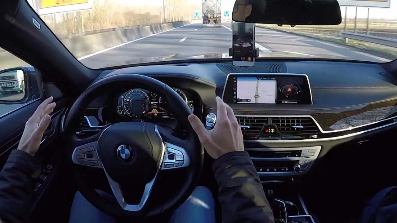 Ассистенты вождения. BMW Driving Assistant. Тест драйв BMW 7. БМВ ассистент вождения Plus. BMW self Driving car.