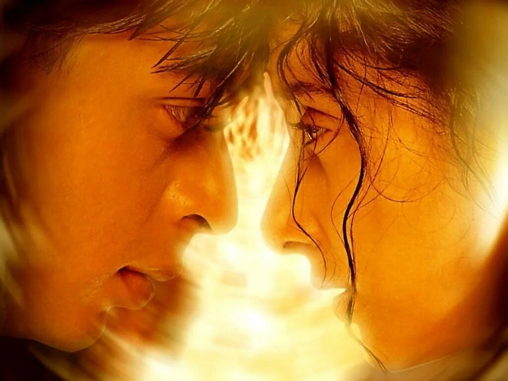 любовные переживания. глаза в глаза друг другу. закрытые глаза крупным планом. романтические воспоминания. встреча мужчины и женщины.