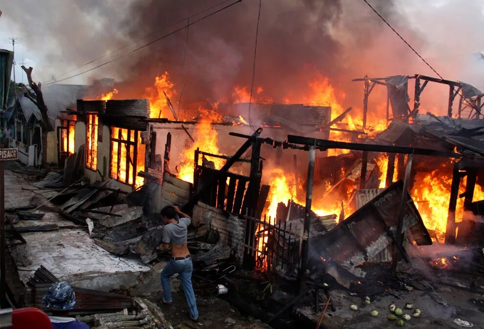 Как называется после пожара. Как называется после пожара. Квартира после пожара. Собор парижской богоматери нотр-дам пожар. Последствия пожара в лесу.