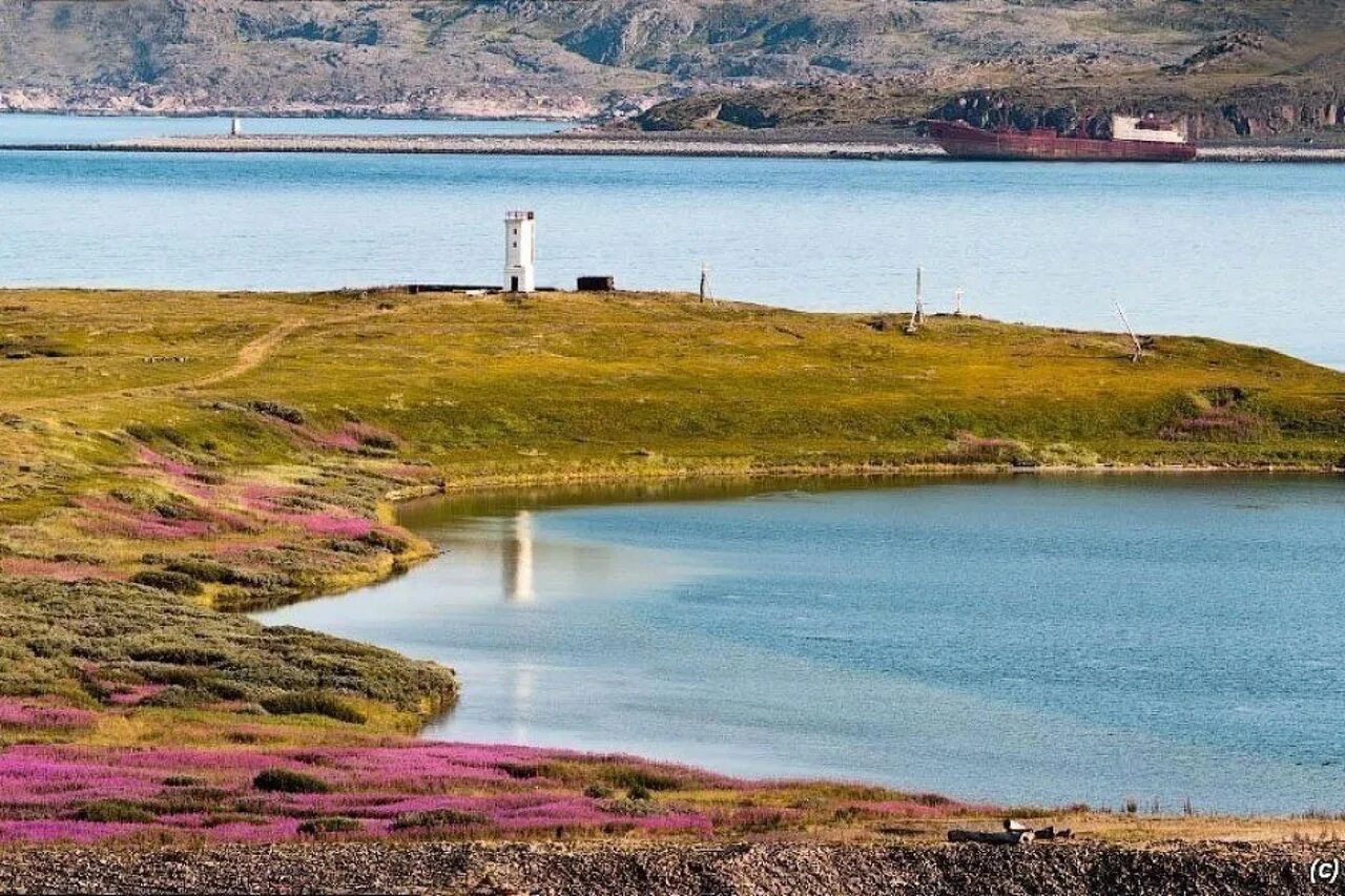 Озеро Могильное на Кильдине. Мурманск остров Кильдин. Озеро на острове Кильдин. Озеро Могильное Мурманская область. Остров могильный