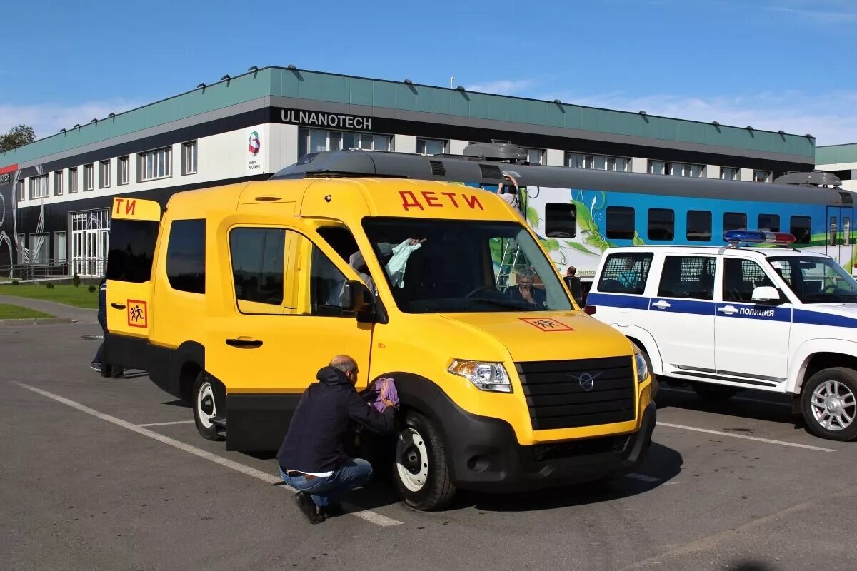 Уаз школьный автобус. УАЗ Буханка микроавтобус. Новый микроавтобус УАЗ. УАЗ Патриот школьный автобус профи. Новый УАЗ Буханка школьный автобус.