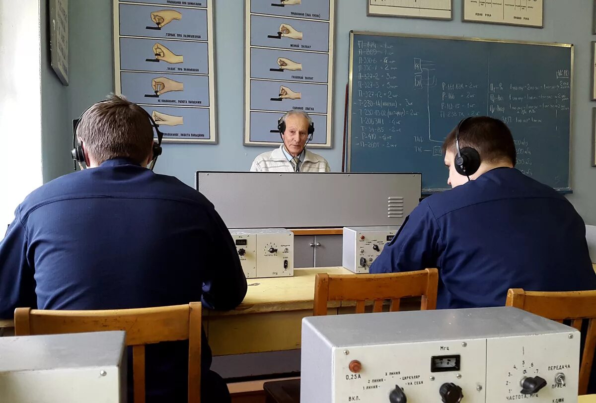 Сотрудники авиационных предприятий. Специалисты авиационного персонала. Специалисты авиационного персонала. Техническое обслуживание воздушных судов. Авиакомпания аэрофлот бортпроводники.