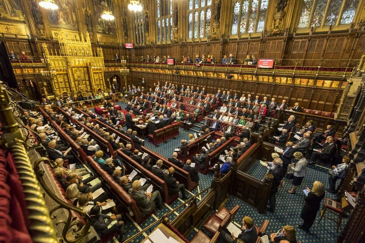 В каком году первый парламент англии. Заседание палаты общин парламента Великобритании. Парламент Британии палата лордов. Палата лордов и палата общин в Великобритании. Верхняя палата парламента Британии.
