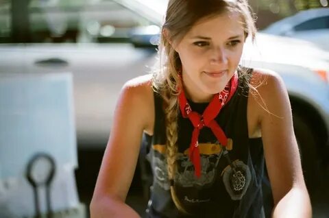 Тәжірибелі әйел жас жігіт пен пизда кончил