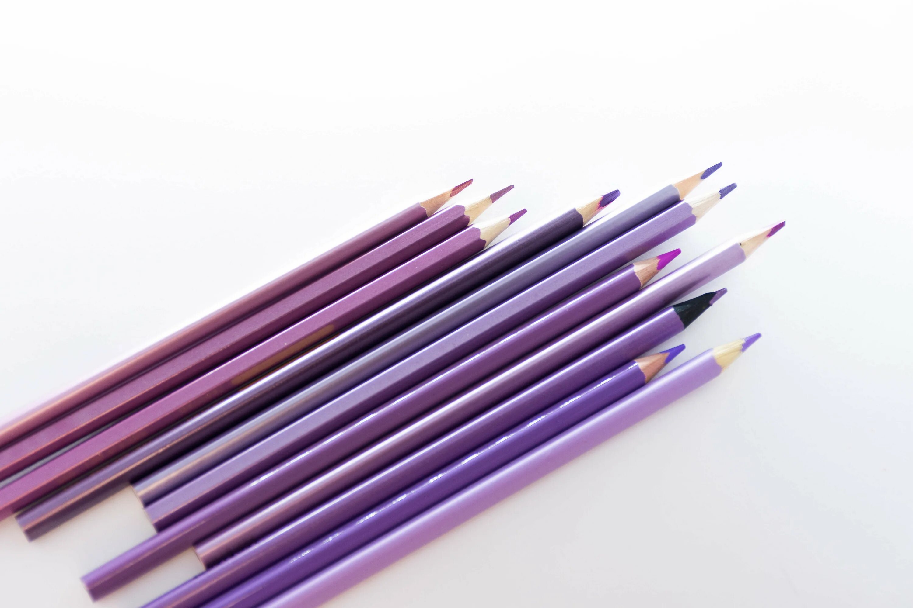 Фиолетовый карандаш. Карандаш простой красивый. Дизайнерские карандаши. Простые карандаши для школы.