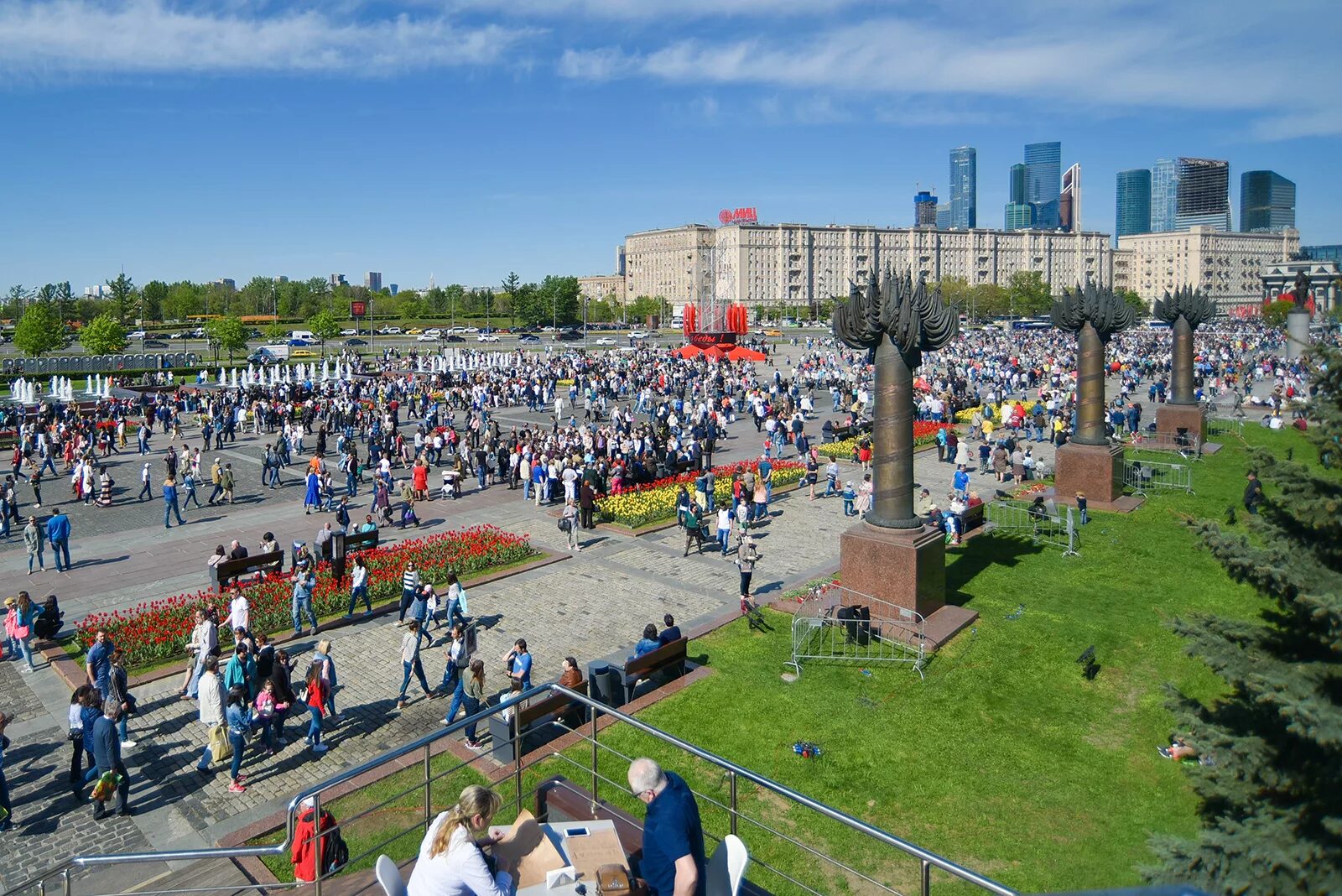 Парк победы москва 10 мая. Парк победы на поклонной горе москва. Парк победы москва 10 мая. Парк победы москва 10 мая. Парк на поклонной горе в москве.