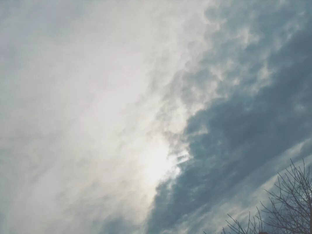 Поднять глаза к небу. Серое небо в ноябре. Женские глаза в небе. Подниму глаза в небо серое. Подними глаза в небо серое.