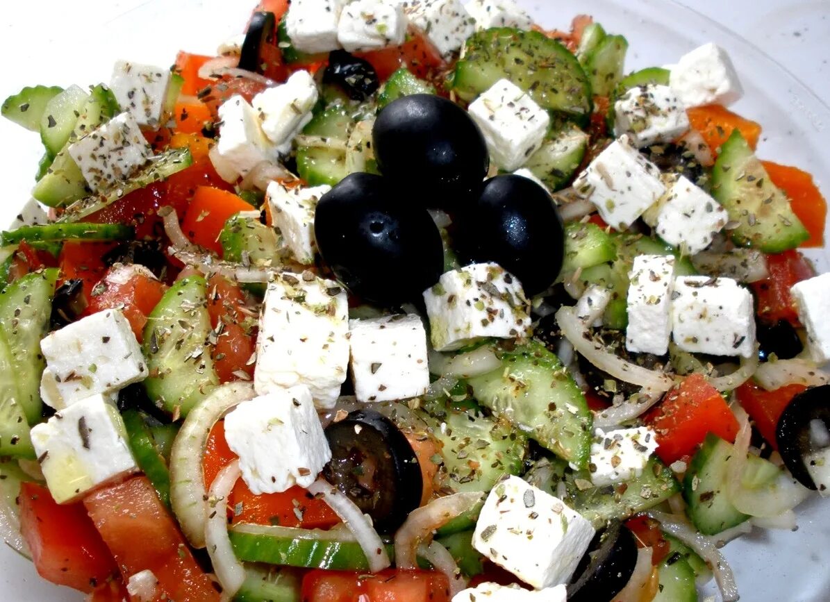 Простой рецепт греческого салата в домашних условиях. Greek Salad(греческий салат). Запеченные овощи с фетой. Греческий салат с сыром Фета. Греческий сыр Фета.
