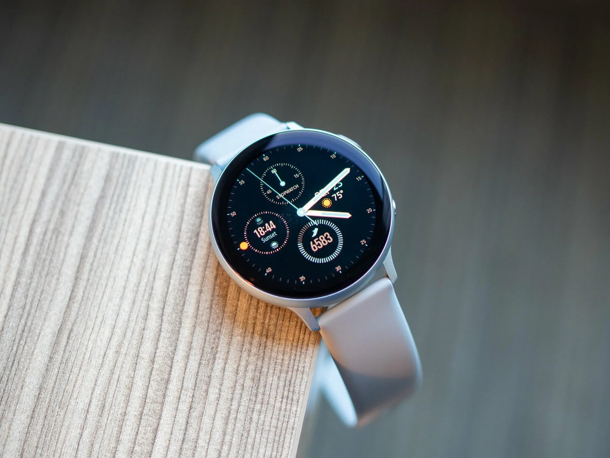 Новые galaxy watch. Samsung Galaxy watch Active 2. Samsung Galaxy watch Active 2 серые. Часы гелакси вотч Актив 2. Samsung Galaxy watch Active.