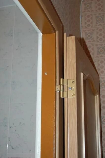Дверь в ванную 137. Дверная коробка дверь в ванной. дверная коробка для ванной и туалета. распорки для установки межкомнатных дверей.