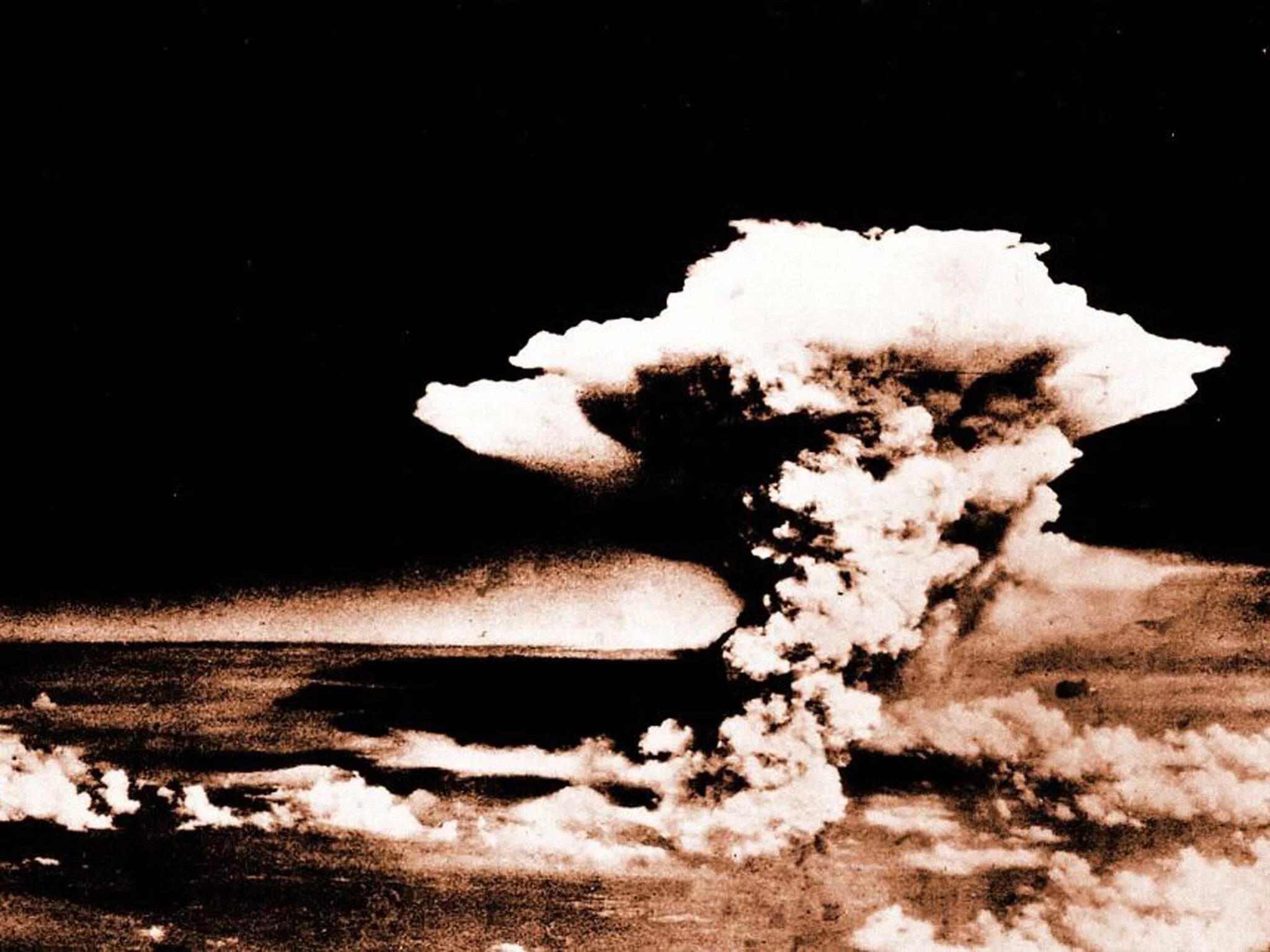 Ядерное нападение. Хиросима и Нагасаки атомная бомба. Хиросима Нагасаки ядерный взрыв. Бомбардировка Хиросимы и Нагасаки 1945.