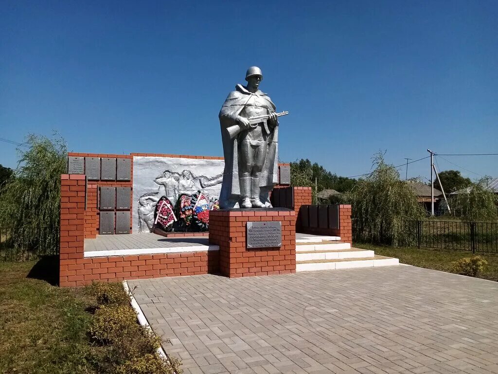 Мемориальный комплекс братская могила белгород. Братская могила советских воинов в станице луганской. Мемориальный комплекс братская могила кантемировка. Братская могила белгородская область. Мемориальный комплекс братская могила белгород.