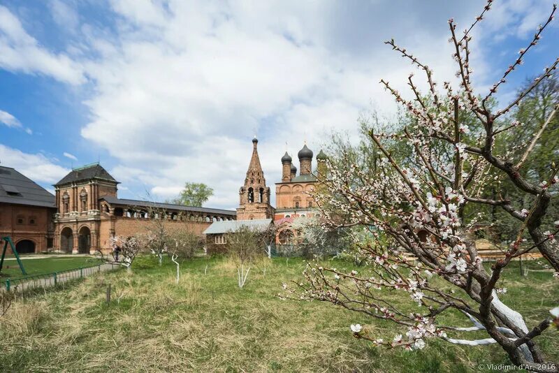 Крутицкое патриаршее подворье крутицкая ул 8 фото. Крутицкое подворье в Москве. Крутицкое Патриаршее подворье. Крутицкое Патриаршее подворье, Москва, Крутицкая улица, 8. Крутицкий монастырь в Москве.