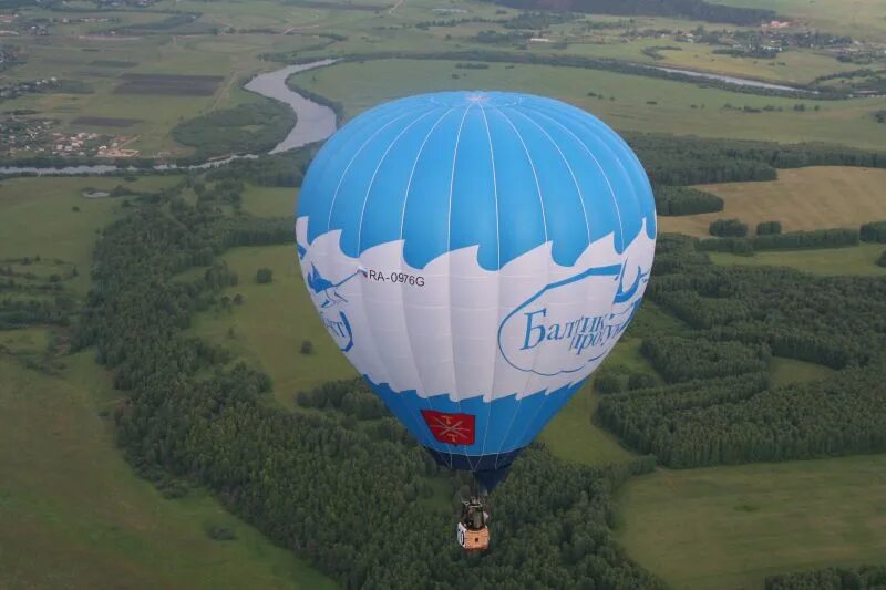 Балтика 12 новогоднее. Аэростат урал. Дирижабль с рекламой. Воздушный шар балтика 3. Балтика 12 пиво.