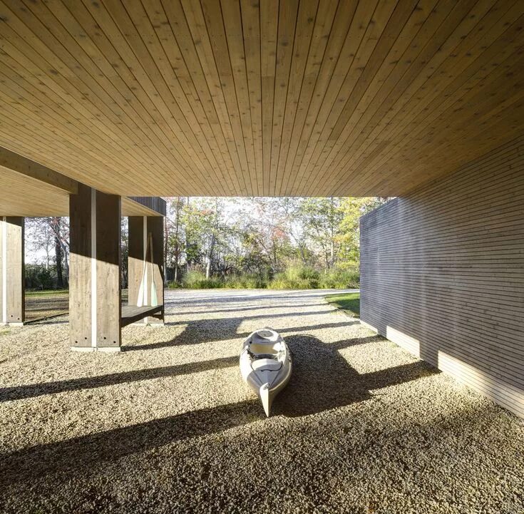 Дом на 6 ногах. Bates masi architects. дом на сваях. дом на высоких сваях. одноэтажный дом на высоких сваях.