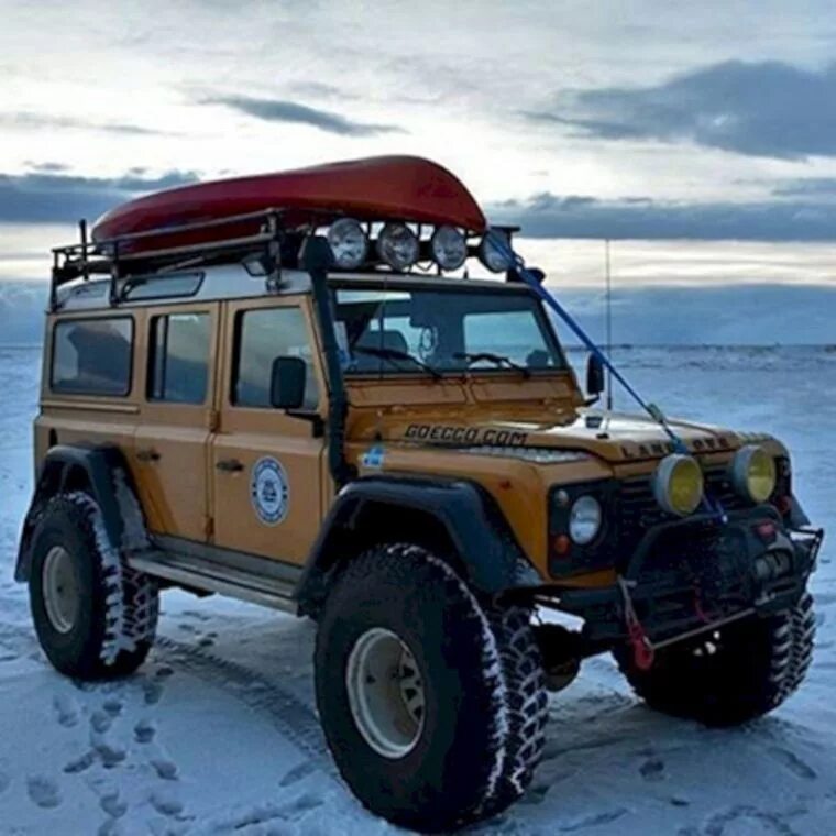 Ice defender. Дефендер Арктик. Ленд Ровер Дефендер Арктик трак. Land Rover Defender off Road Camper. New Defender Arctic Trucks.