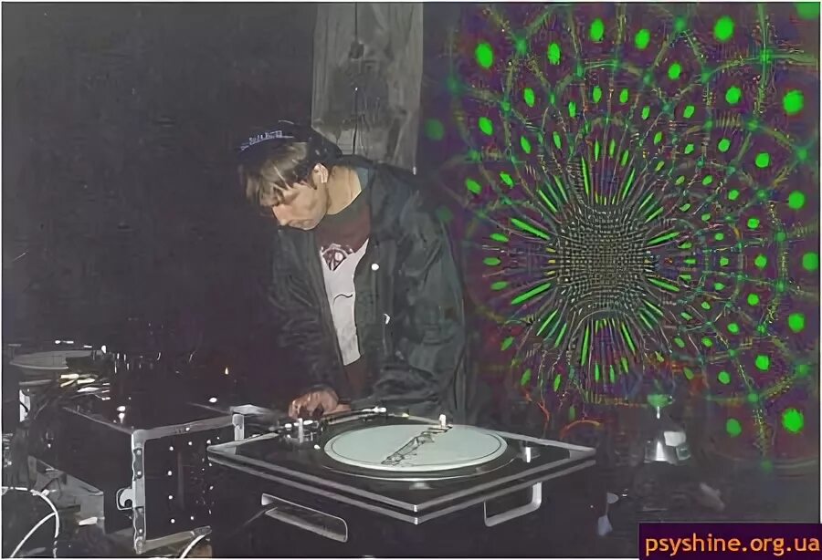 Dj 90х годов. Dj из 90 х. Диджей 90 е слушать. Диджей грув в молодости. Диск жокей 80-х.