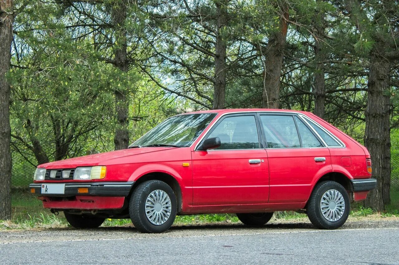 Mazda 323 bf хэтчбек. Mazda familia 1985. Mazda 323 1986. Mazda 323 bf 1985. Мазда 1986