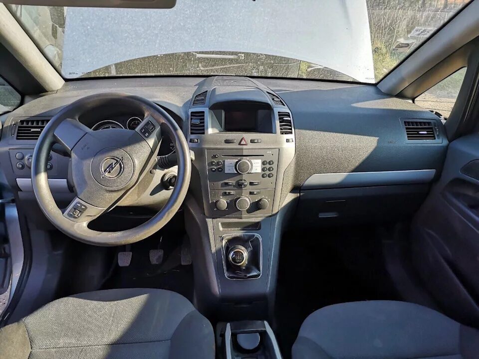 Opel zafira как снять. Опель Зафира 2010 салон. Опель Зафира б 2006. Опель Зафира 1.9 дизель. Опель Зафира 2006 салон.