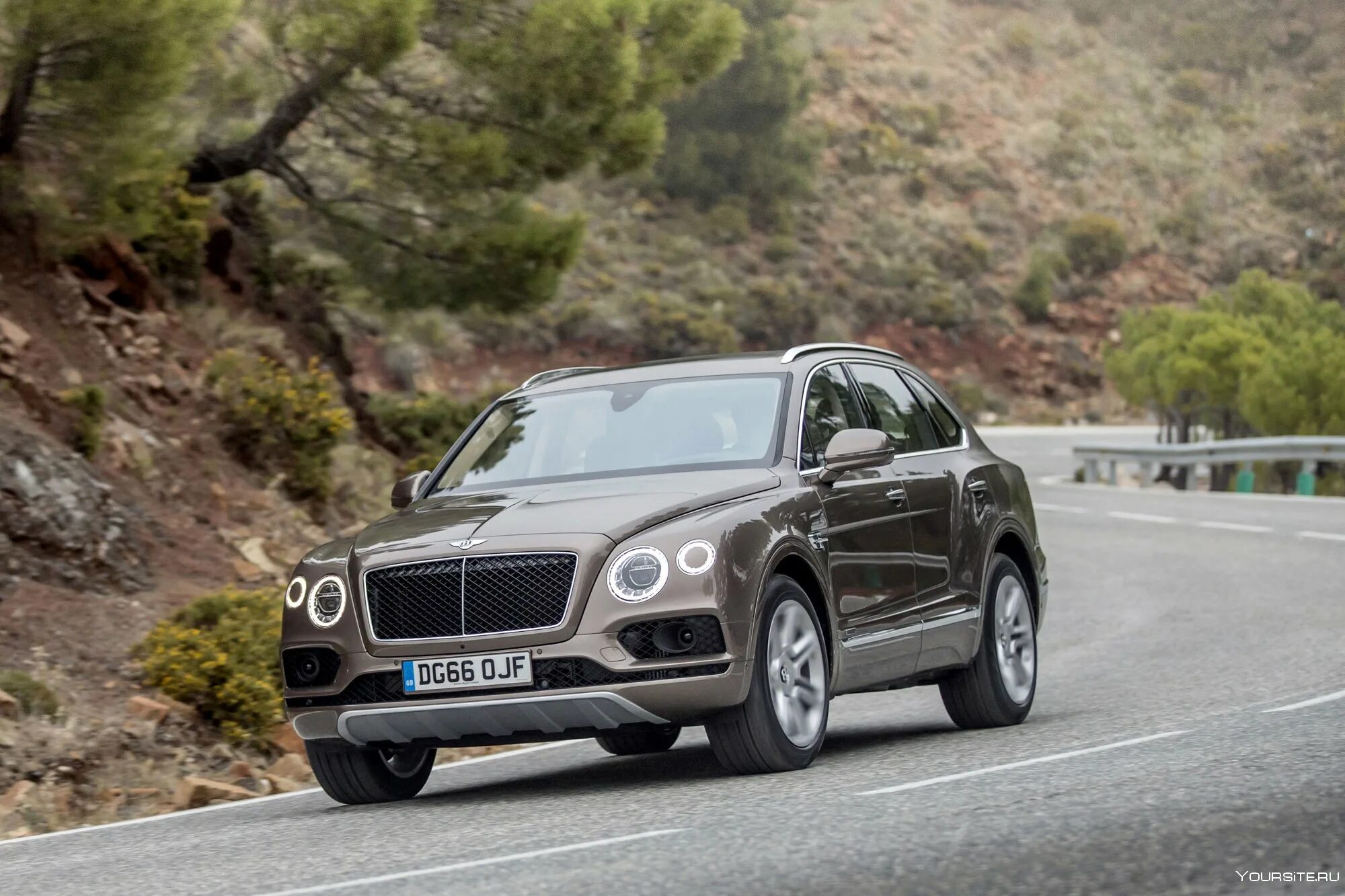 Бентли бентайга 2016. Bentley Bentayga. 2017 Bentley Bentayga Diesel. Bentley Bentayga Diesel. Bentley Bentayga 2016.