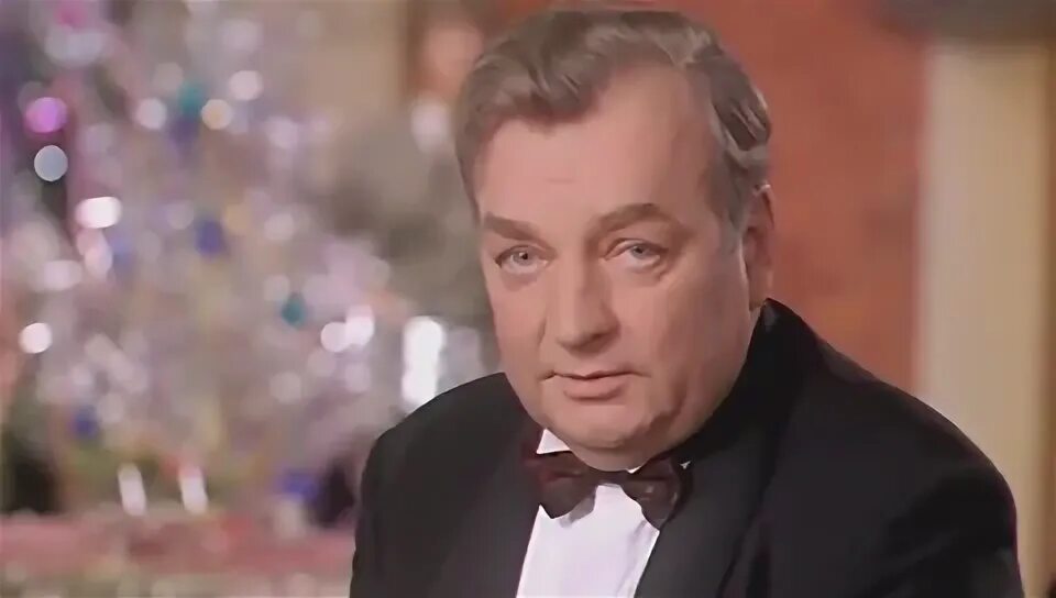 дочь родилась у шарманщика старого карло. сцена шарманщика и толпа женщин. загадка про шарманщика. костюм шарманщика. дочь родилась у шарманщика старого карло.